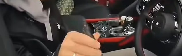 邮报：对于训练基地外倒卖签名者，曼联球员越来越感到不满