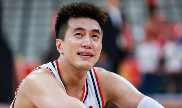 开云电子-广州战胜山东却迎噩耗：郭艾伦重伤离场，昔日第一控卫该退役了