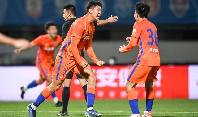 山东10分优势领跑 11年的等待!下轮取胜提前夺冠