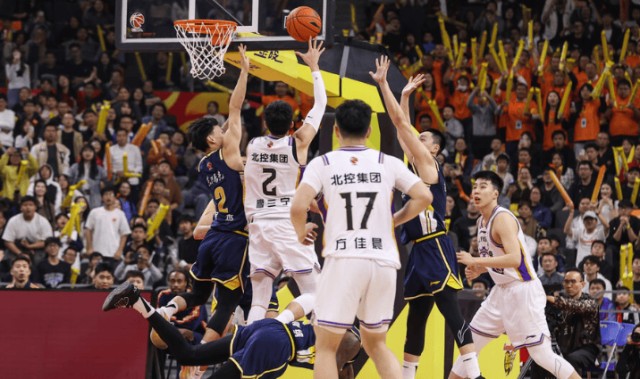 开云电子-北控29分惨败揪出罪人！国手控卫9中2+正负值最低，坑惨张庆鹏