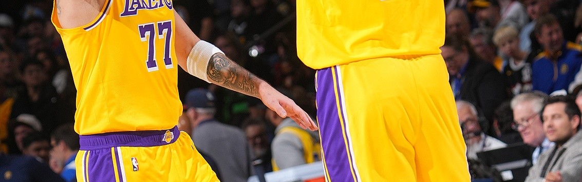 开云登录入口地址-詹姆斯：掘金首节的三分简直投疯了 下半场我们提升了防守强度