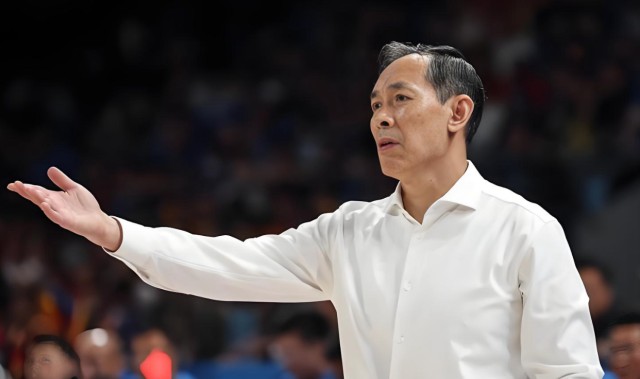 北京队迎1坏消息！2米06锋线悍将旧伤复发，许利民一个头两个大