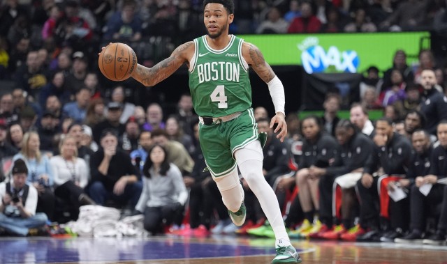 开云官方网站-媒体人：绿军西蒙斯近期爆发令人为难 是留下火力还是换个内线